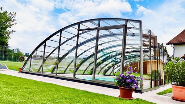 Hohe Poolüberdachung ALUNA Delta II