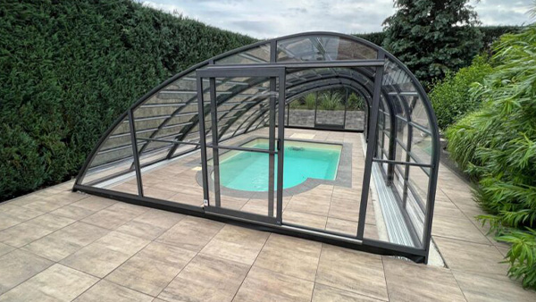 Hohe Poolüberdachung Aluna® Ocean