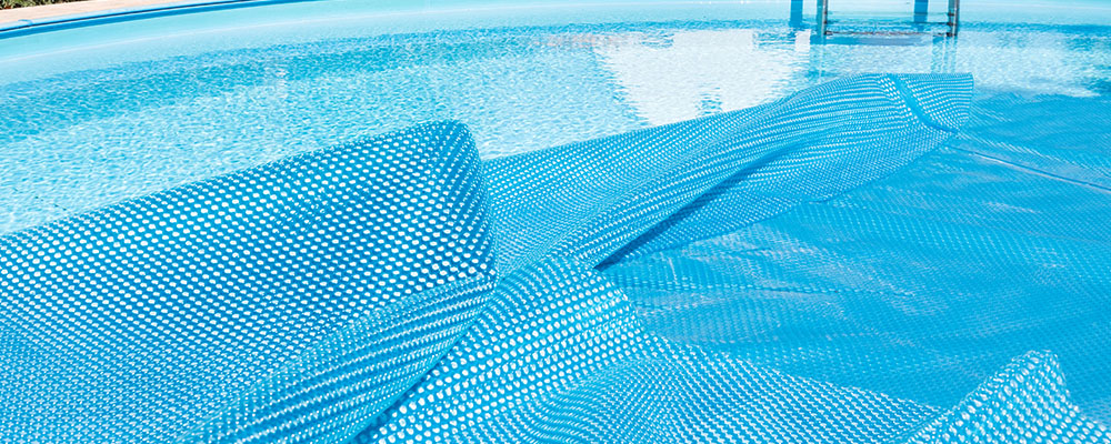 Wie wird der Pool schneller warm mit oder ohne Abdeckung?