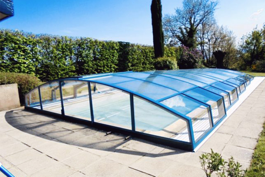 Flache Poolüberdachung Aluna® Variant Light