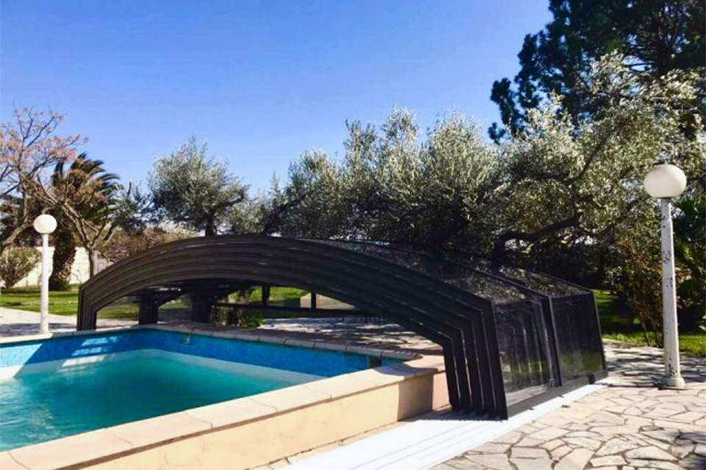 Flache Poolhalle Aluna® Variant Light