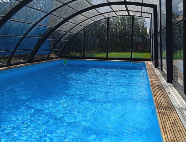 Hohe Schwimmbadüberdachung Aluna® Delta II