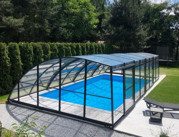 Hohe Poolüberdachung Aluna® Delta II