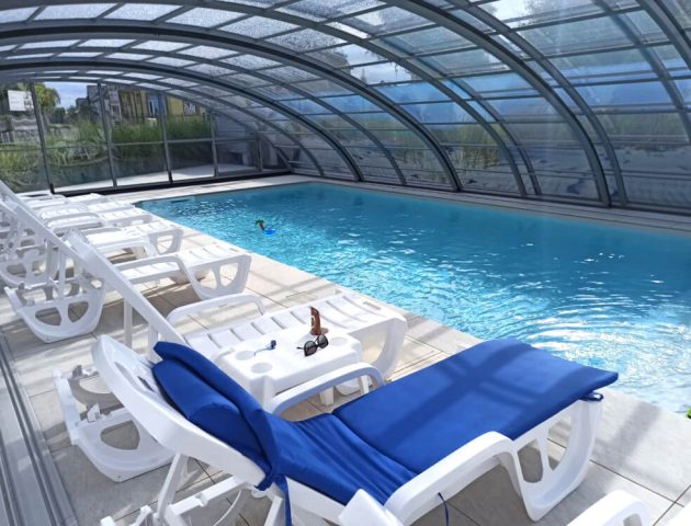 Hohe Schwimmbadüberdachung Aluna® Delta II