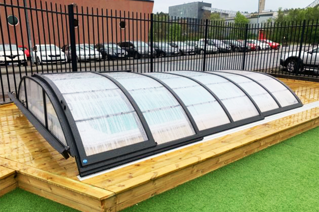 Niedriges Pooldach Aluna® Wave Pro