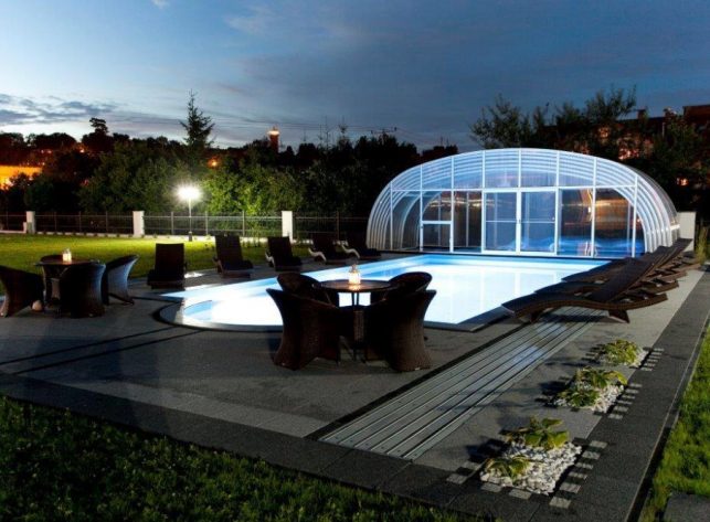 Hohe Poolüberdachung Aluna® Opera