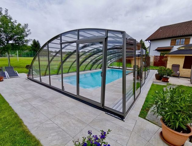 Hohe Poolüberdachung Aluna® Delta II