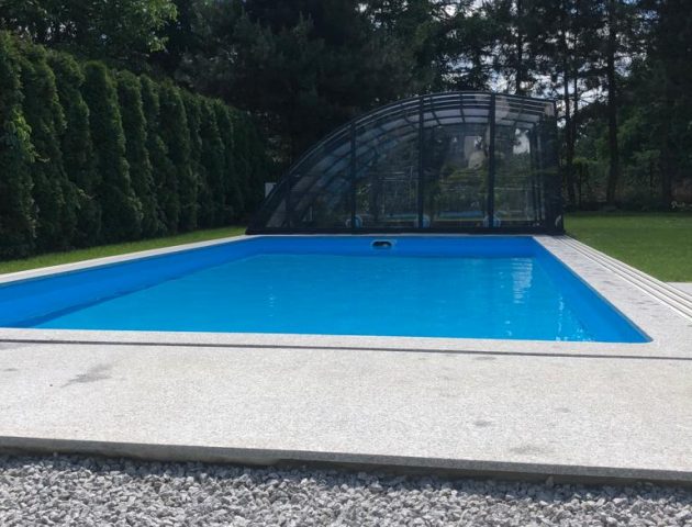 Hohe Schwimmbadüberdachung Aluna® Delta II